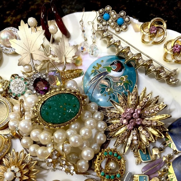 Vintage Estate Costume Jewelry 5 LB Lots, Signed And Unsigned, All wearable - Picture 11 of 16
